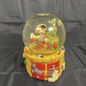 Disney Pinocchio Enesco Snow Globe Deck the Halls Music Box Christmas